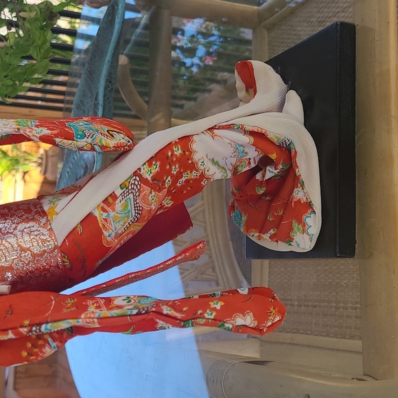 Tall vintage Geisha Figurine - Picture 4 of 11